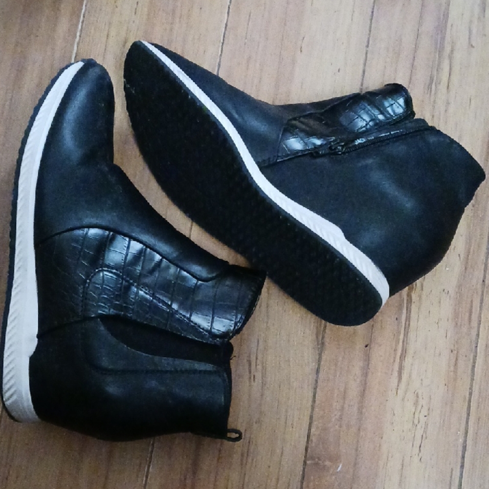 BareTraps Elevated Black Textured Ankle Heel High Top Sneakers/Booties